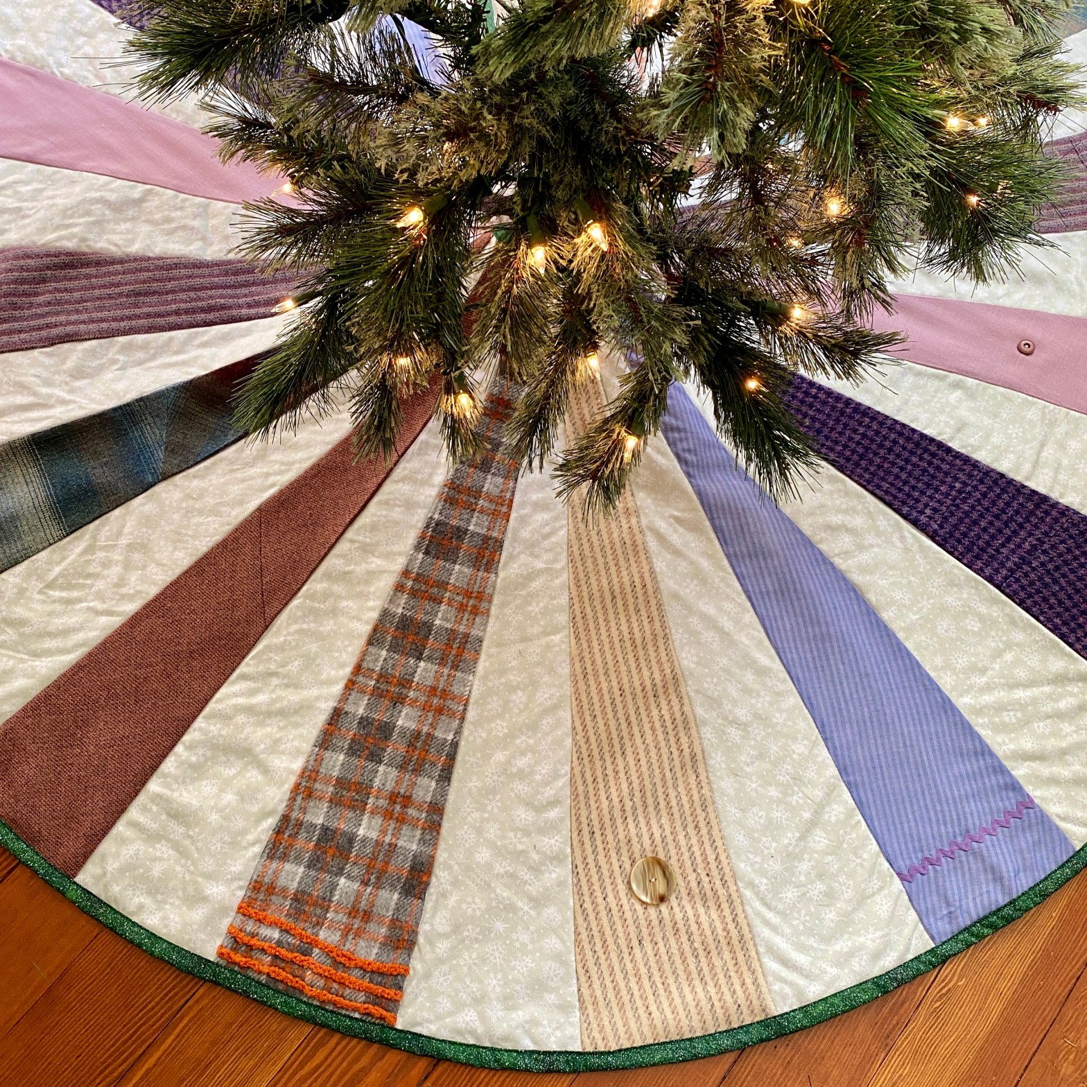 A Cherished Christmas Tree Skirt – Made Sew Happy