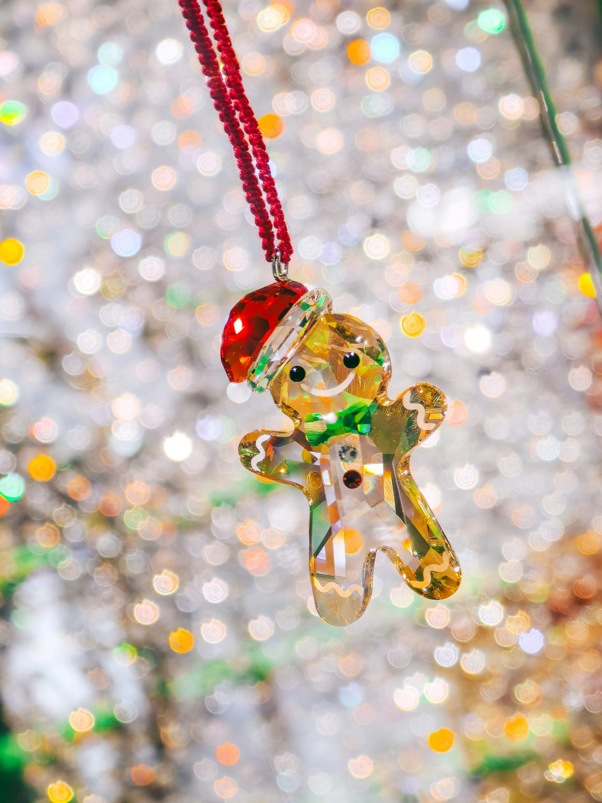 A christmas ornament hanging from a red string - Free Photo on Unsplash