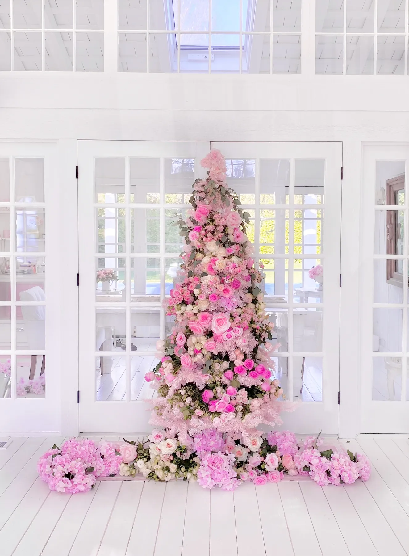 A Christmas Tree Made of Roses by Millstone Flowers - KDHamptons