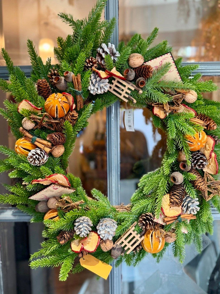 A Florist's Guide to Choosing Christmas Wreaths