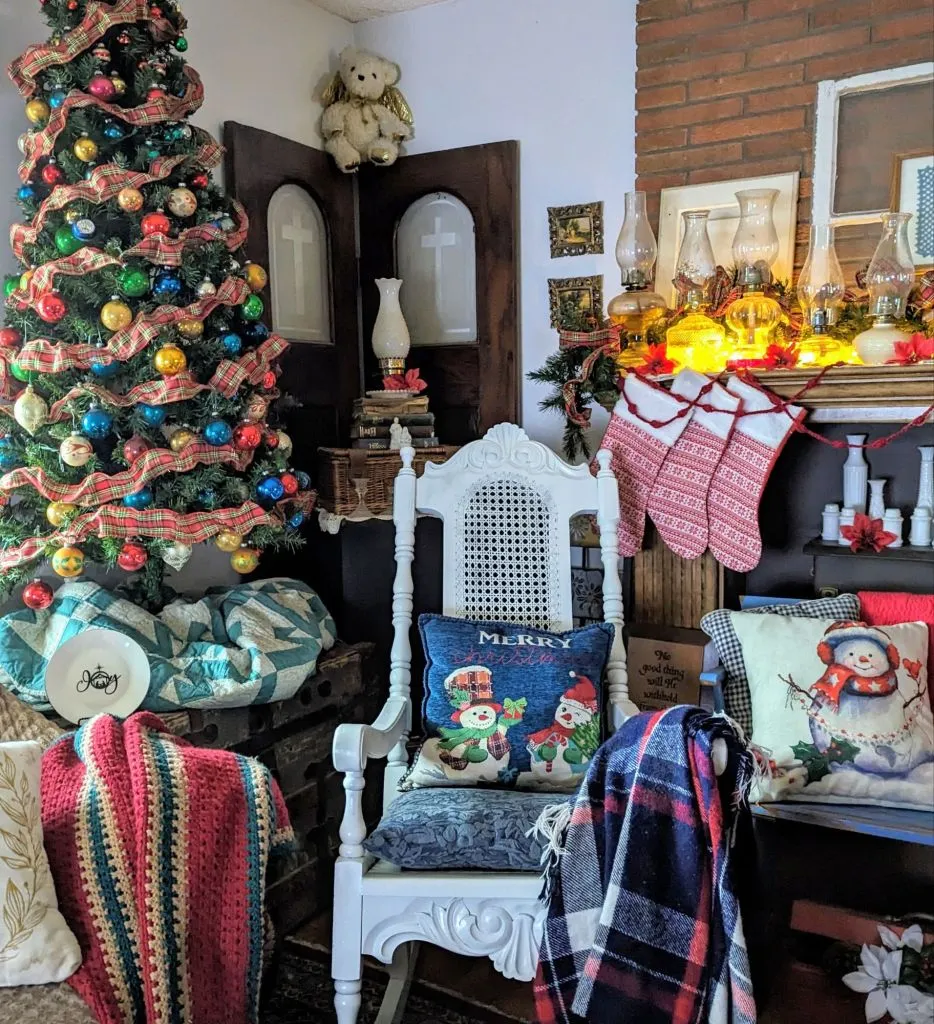 A PLAID CHRISTMAS! Fun and Festive Ways to Decorate With Plaid at Christmas time – Comfy Lane Cottage