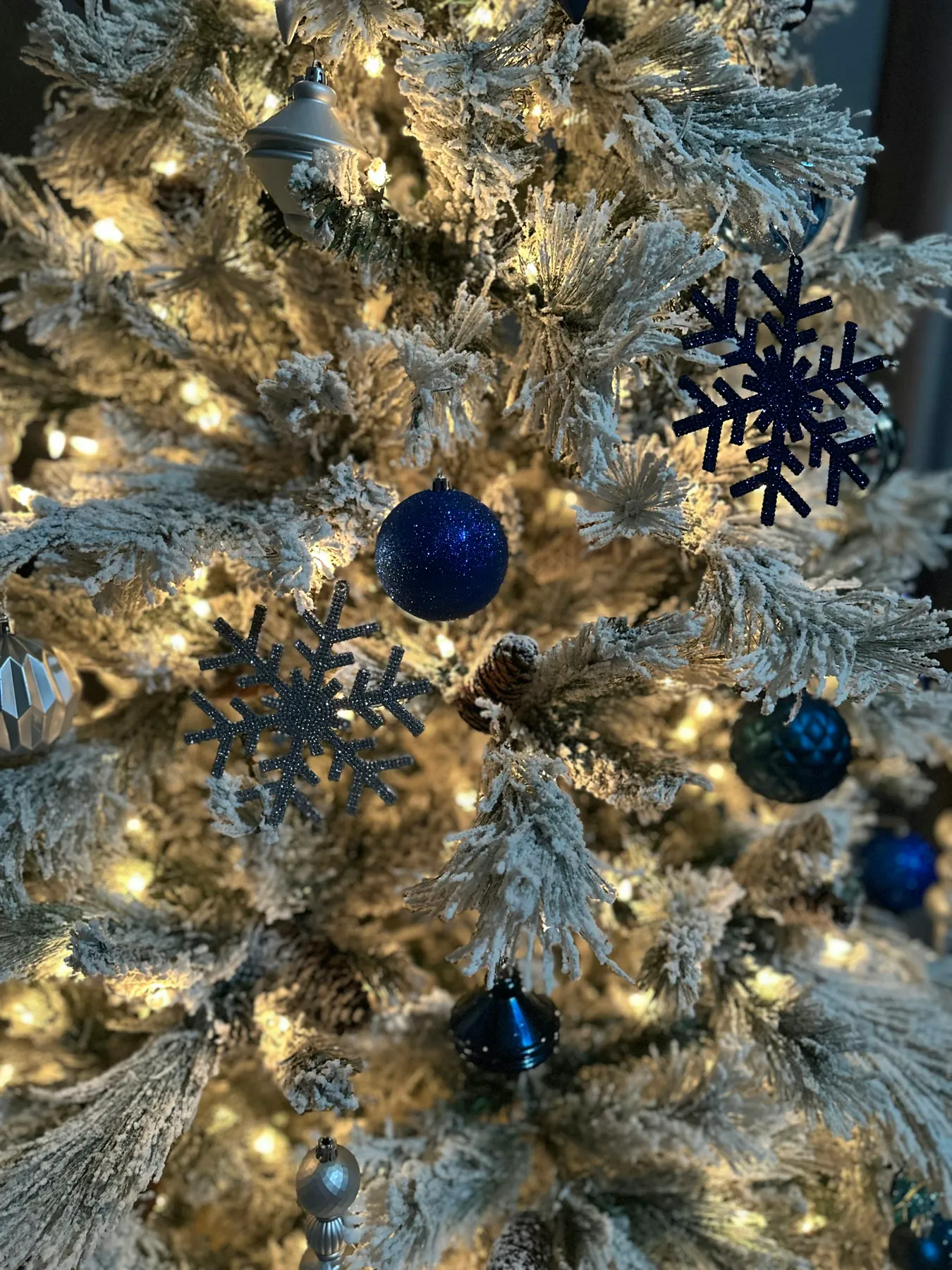 A white christmas tree with blue and silver ornaments - Free Photo on  Unsplash