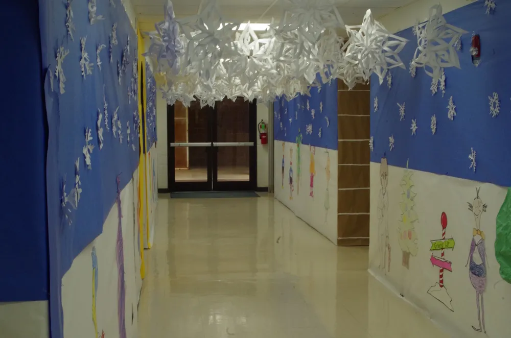 AHS Art Students Show Christmas Creativity! | Antlers Public Schools
