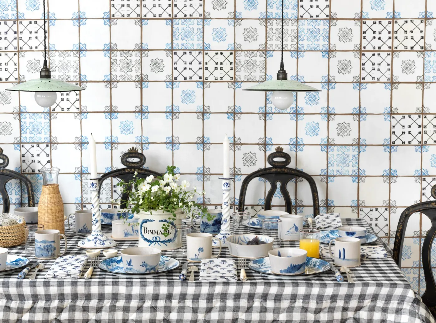 All Eyes On These Modern Tablescapes Rooted In History | LUXE Interiors + Design