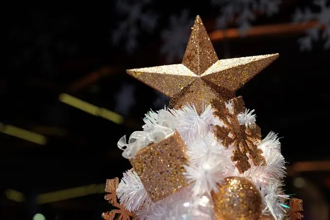 Alternative Christmas tree toppers - Illumination Street