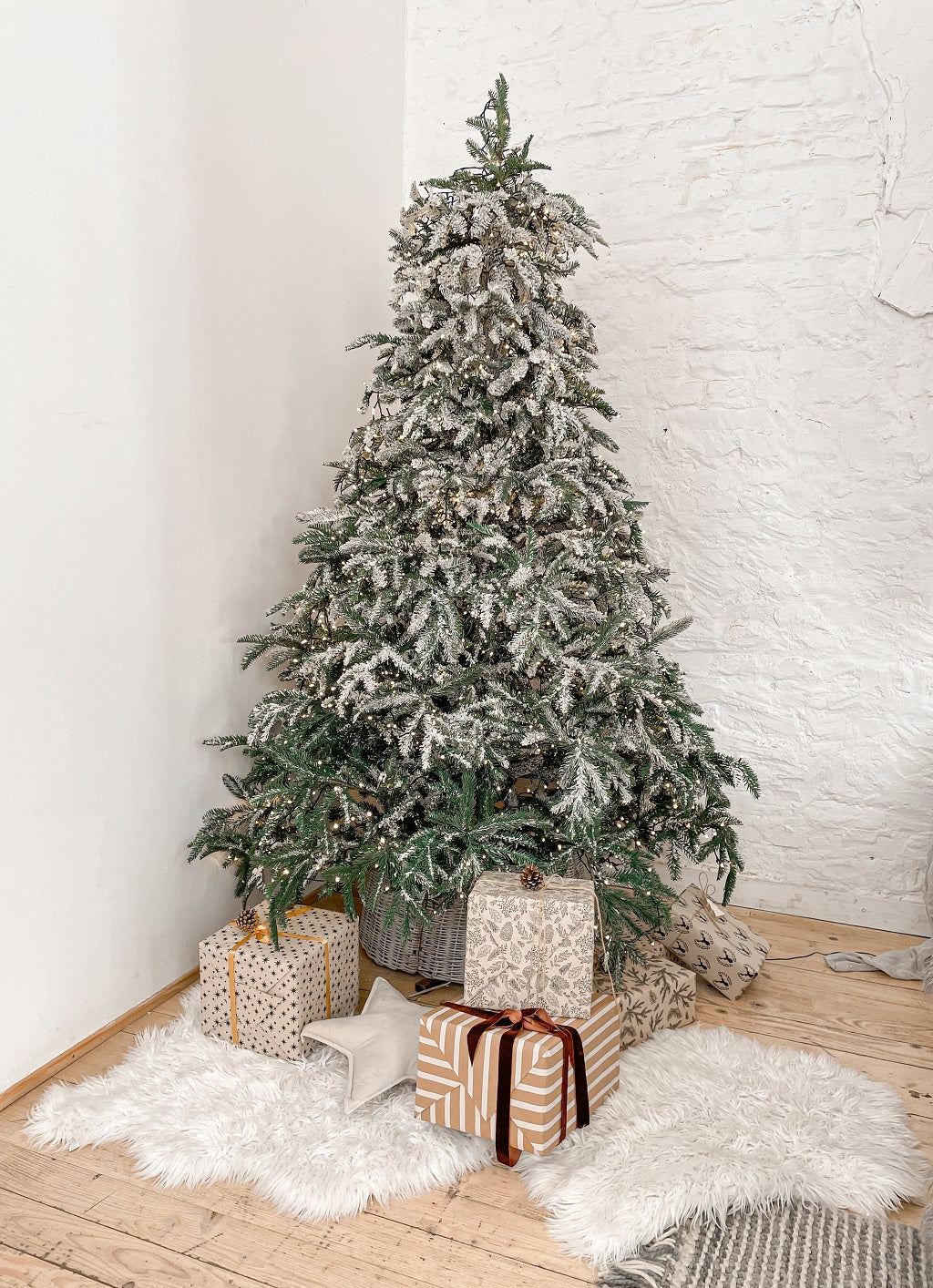 Are Flocked Trees Still in Style? | Modern Trends in Christmas Decor –  Holiday Celebration Trees