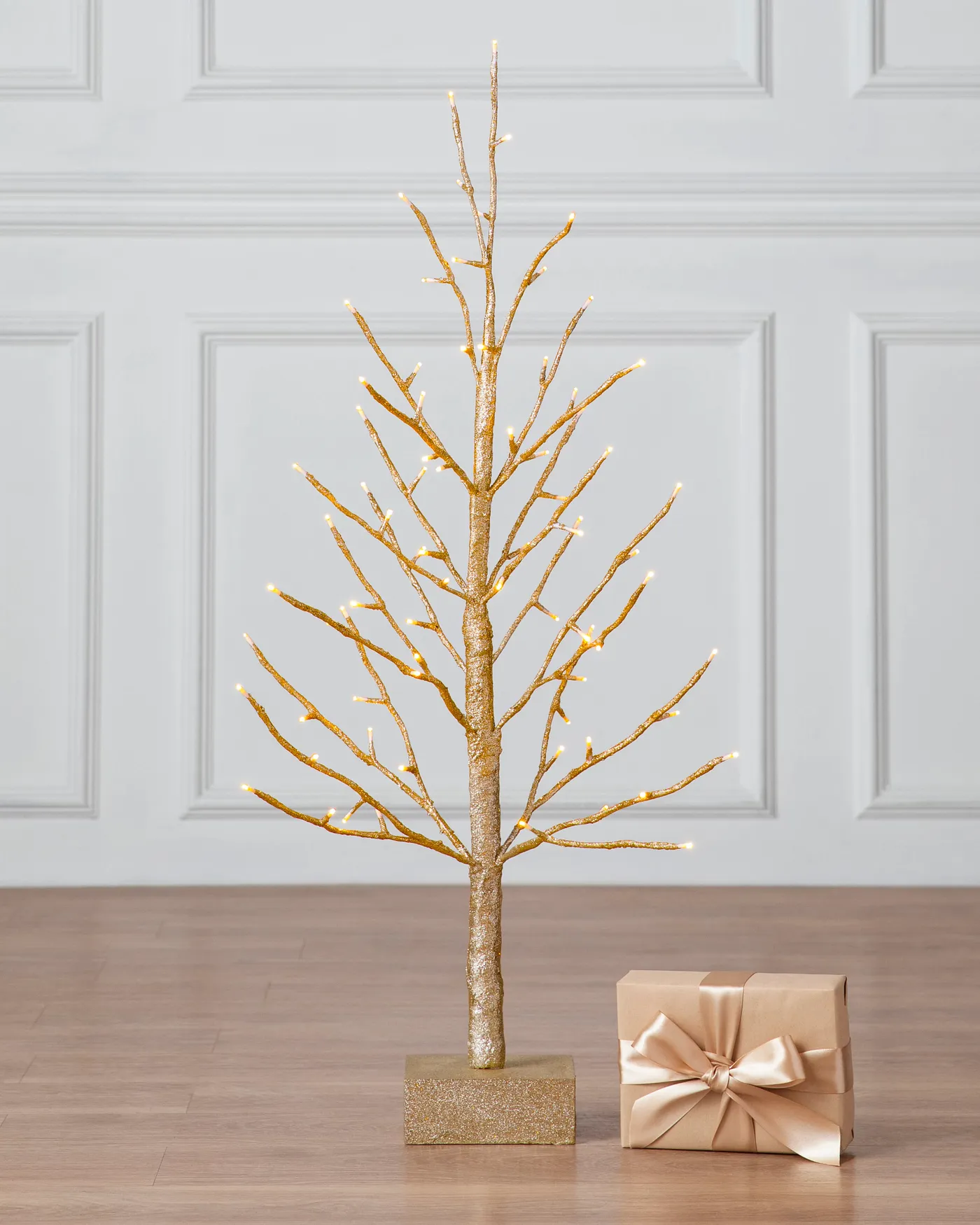 Balsam Hill - 2023 Fall 2 - Lit Champagne Glitter LED Tree