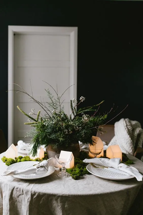 Beautiful Holiday Table Decor Ideas You Can Make At Home | by Bride & Blossom, NYC's Only Luxury Wedding Florist -- Wedding Ideas, Tips and Trends for the Modern, Sophisticated Bride