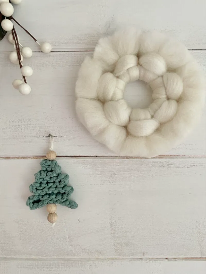 Best DIY Macrame Christmas tree decorations - Isabella Strambio Blog