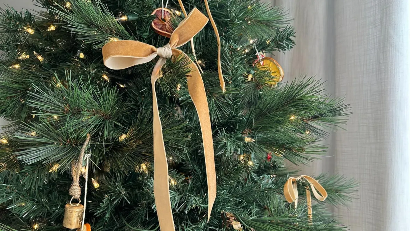 Bow Girl Christmas Trees & Decor 2023 — How to Get the Look | Apartment  Therapy