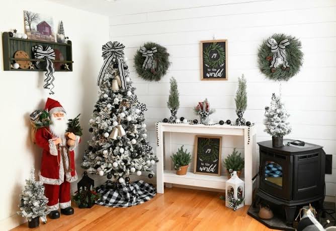 Buffalo Plaid Christmas Décor Ideas - Savvy Saving Couple