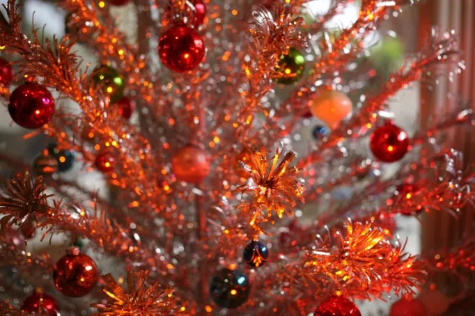 Buying a Vintage Aluminum Christmas Tree – SUBURBAN POP *