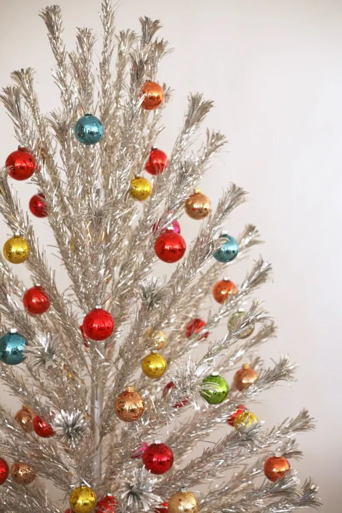Buying a Vintage Aluminum Christmas Tree – SUBURBAN POP *