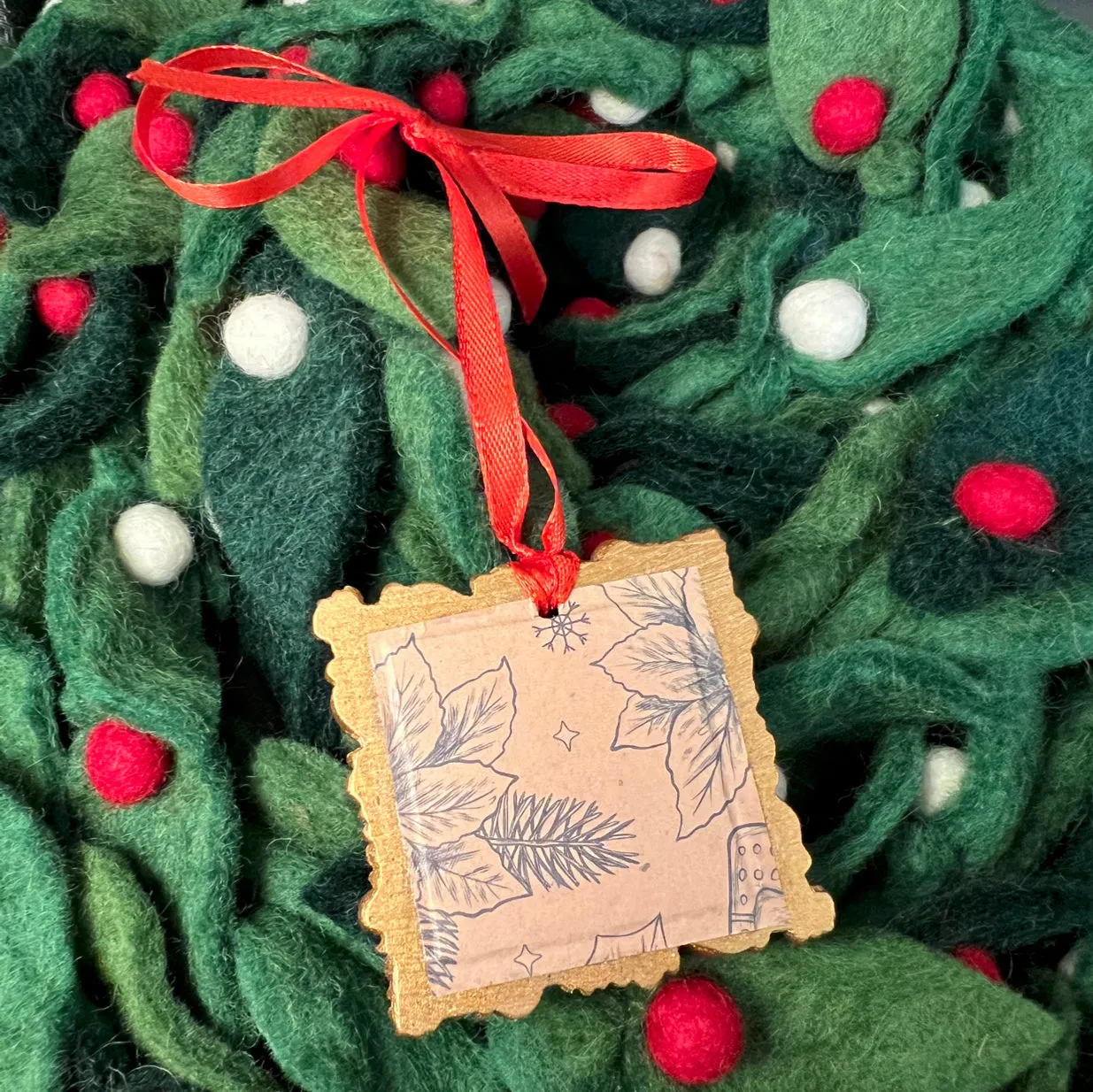 CFD - Ribbon Ornament