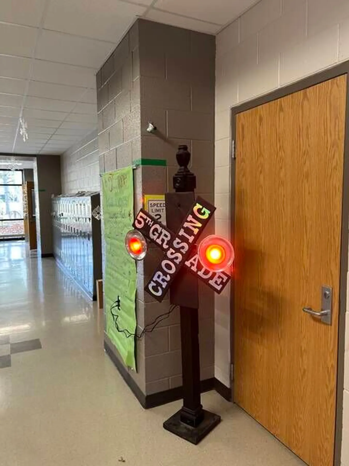 Chesaning Middle School livens up hallways with decorating c...