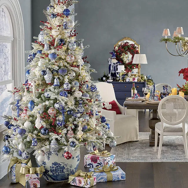 Chinoiserie Chic: The Chinoiserie Christmas Tree