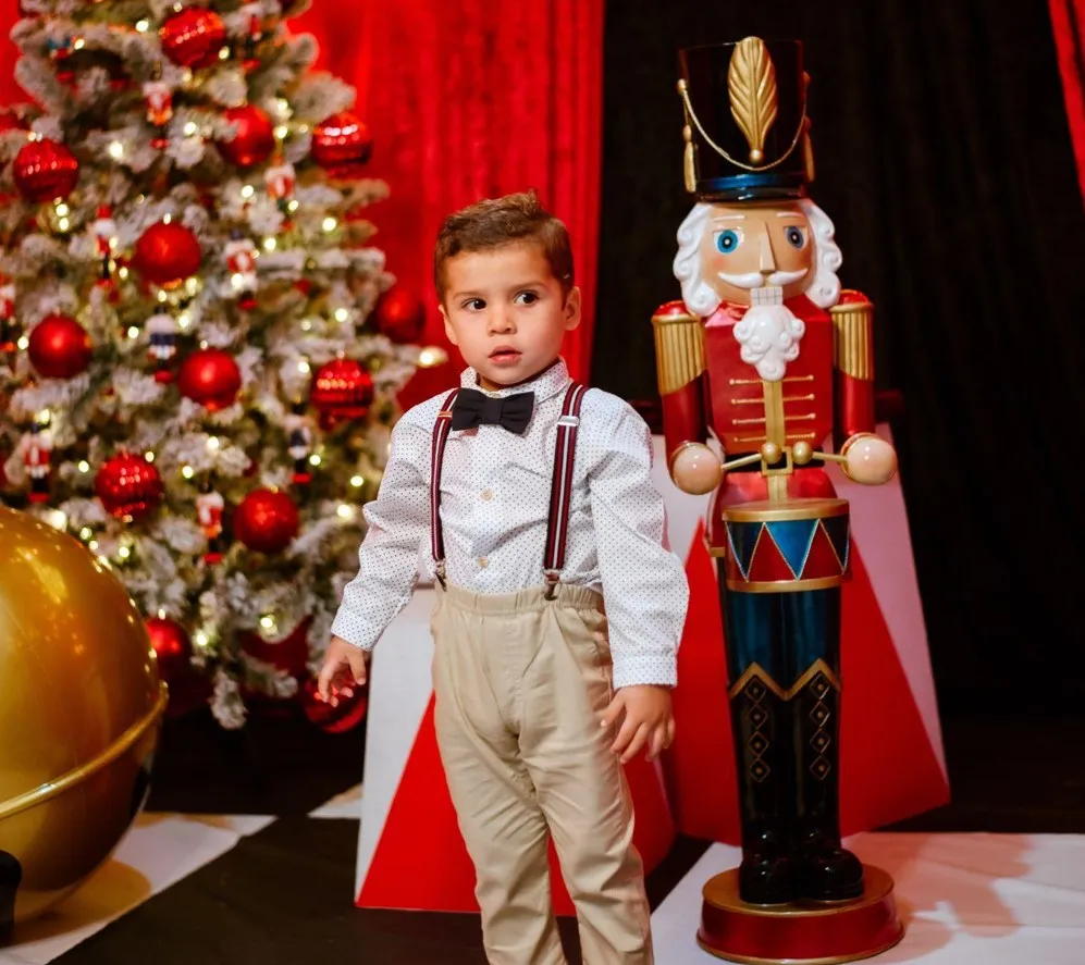 Choosing the Perfect Pre-Lit Christmas Tree - Christmas Short Story