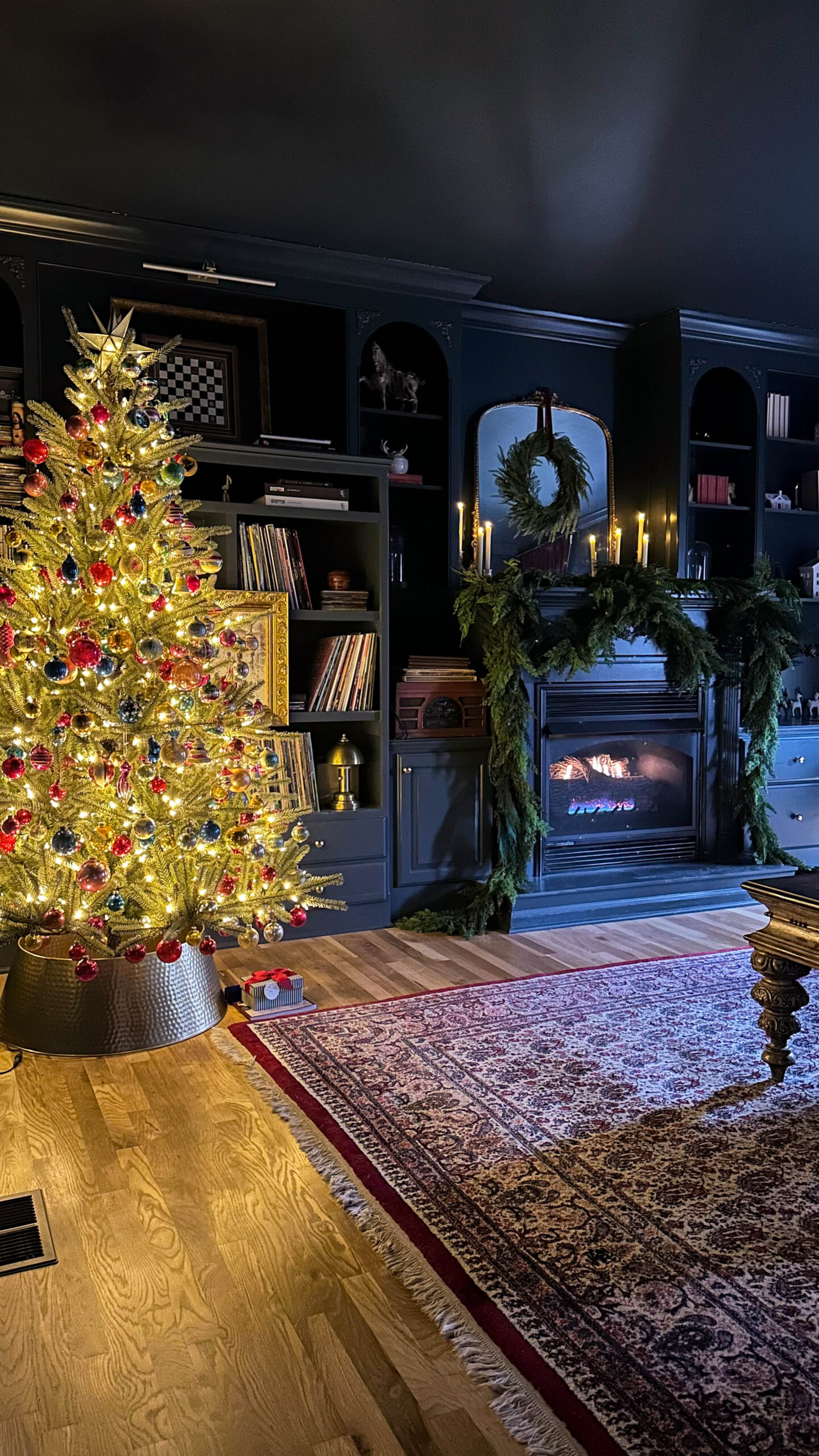 Christmas Décor Around the House - allisonskiff.com