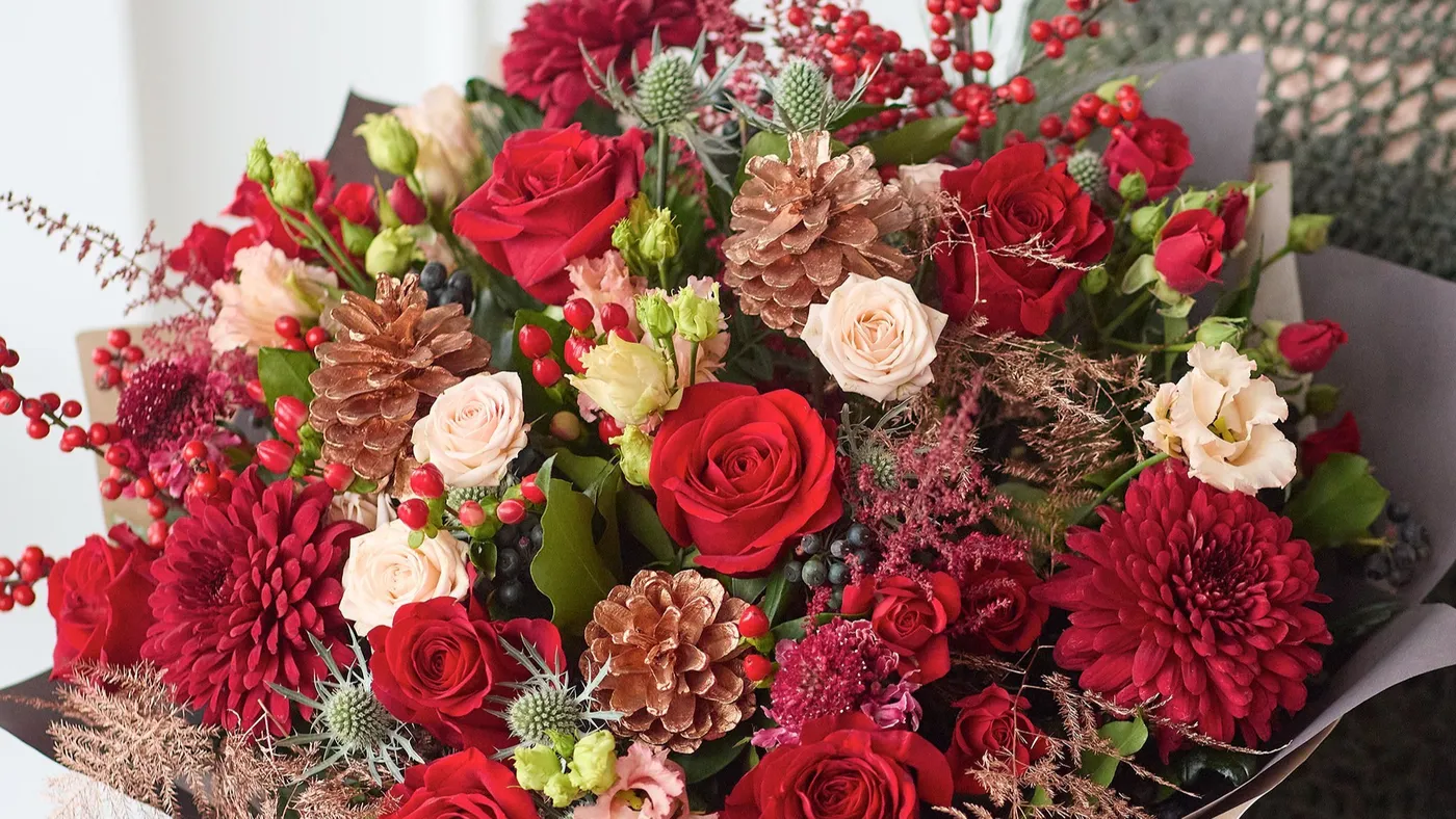 Christmas Flowers Gifts — Wholesale Flower Guide | PetalJet