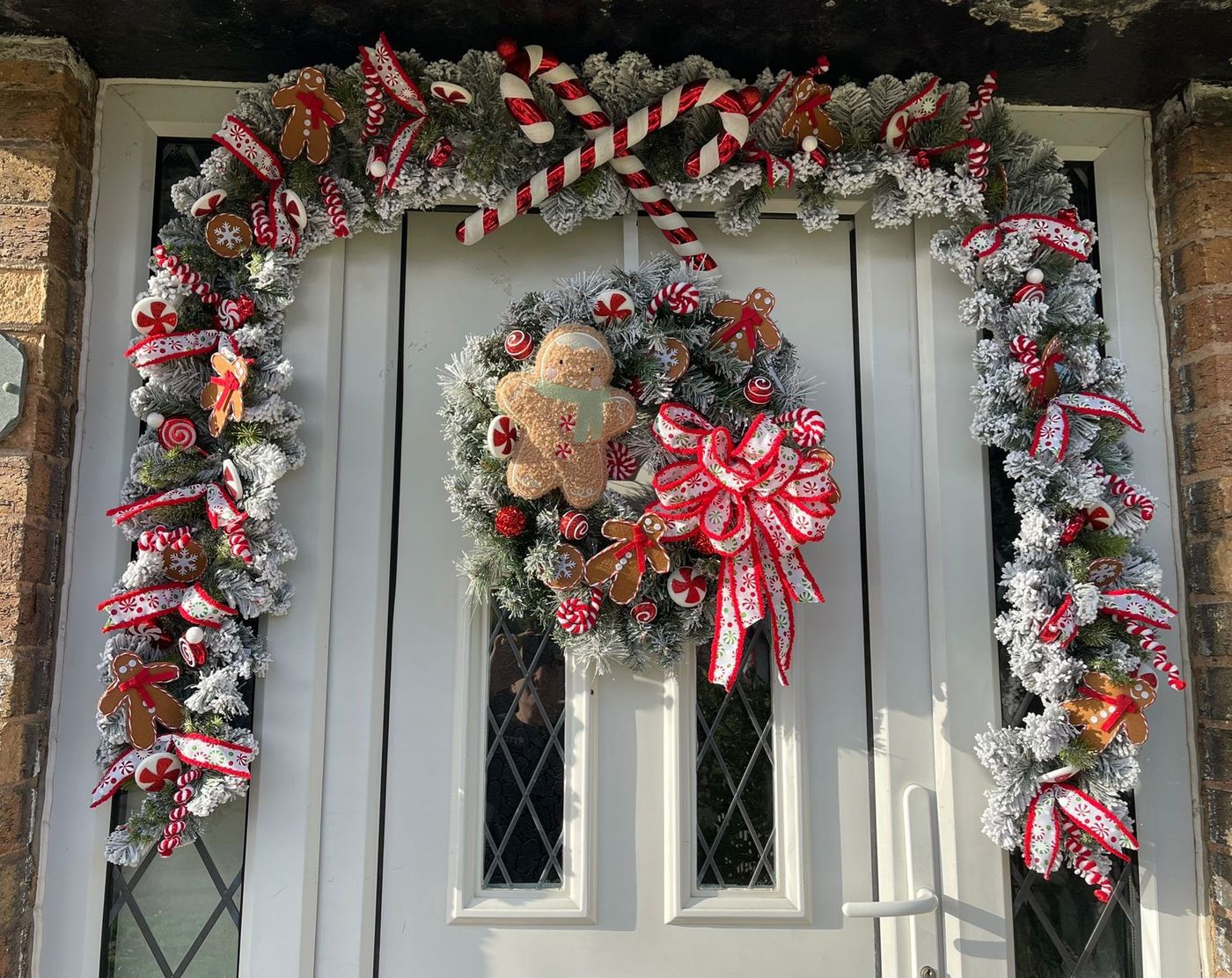 CHRISTMAS GARLAND WITH DELUXE WREATH.