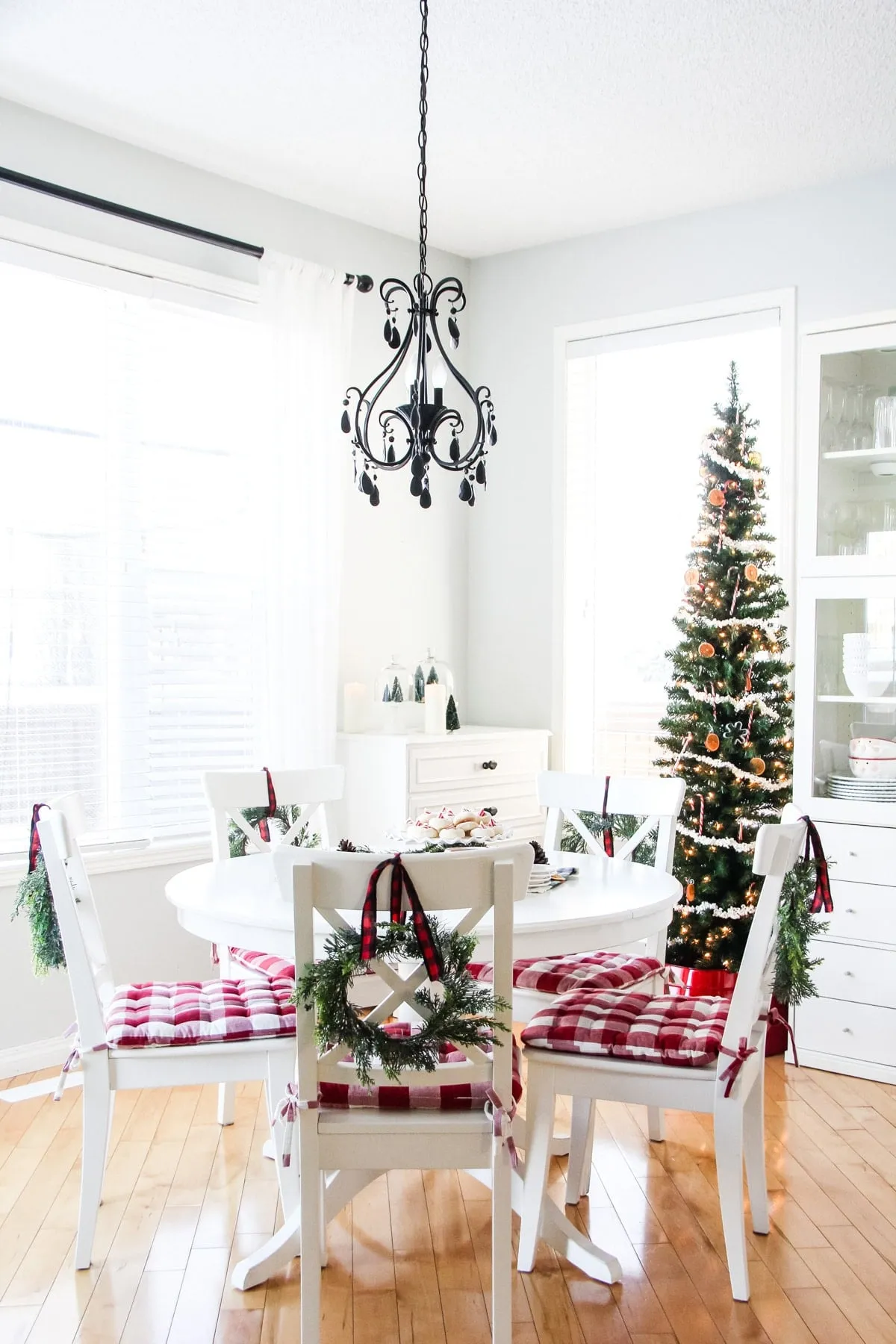 Christmas in the Kitchen - A Pretty Life In The Suburbs