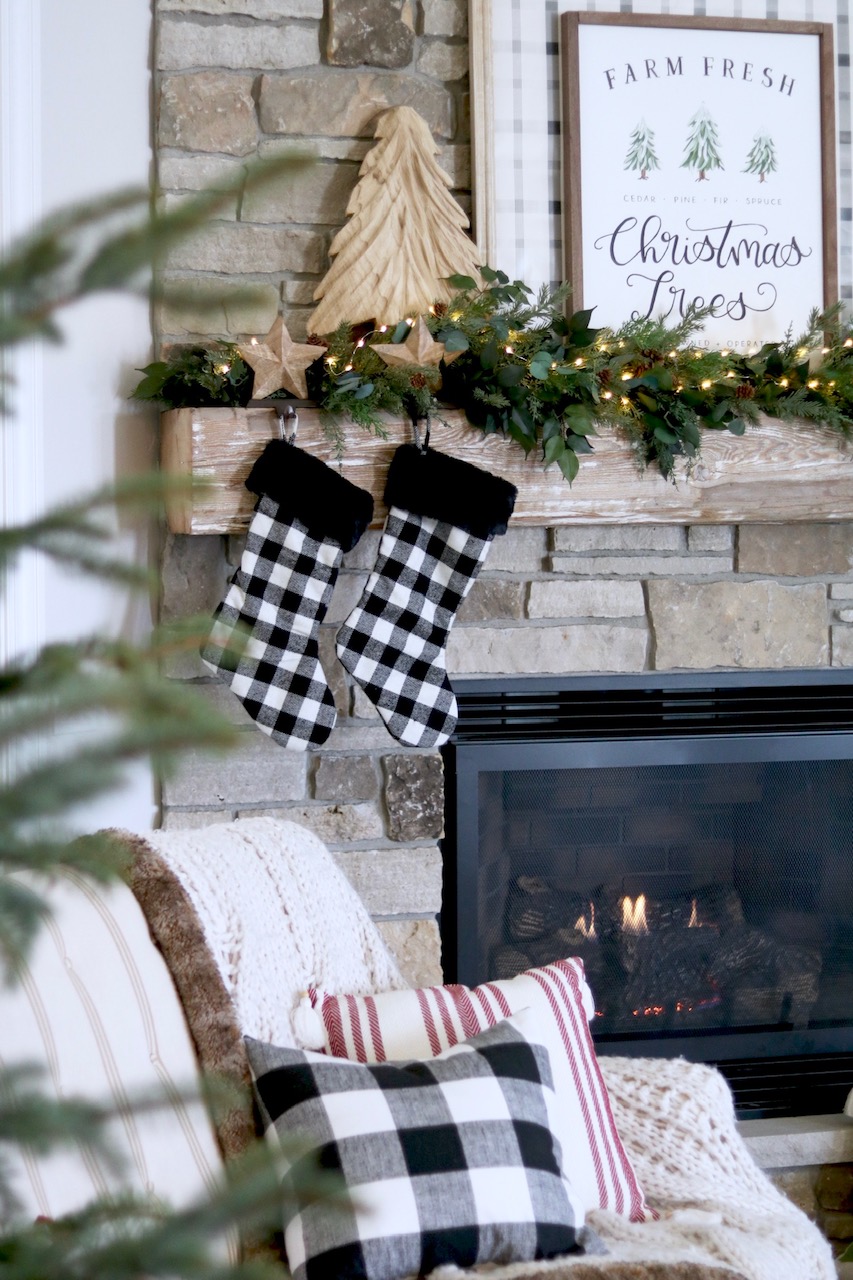 Christmas Living Room Decor - Farmhouse Mantel - SUGAR MAPLE notes