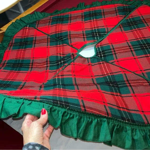 Christmas Red Green Gold Plaid TREE SKIRT Ruffle Trim Cottage 52” Circle vintage