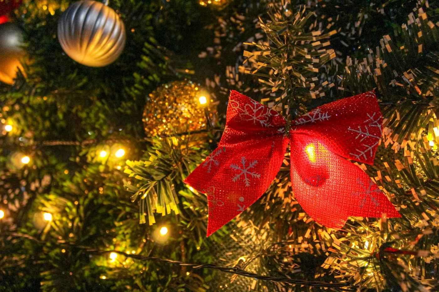 Christmas ribbon decoration