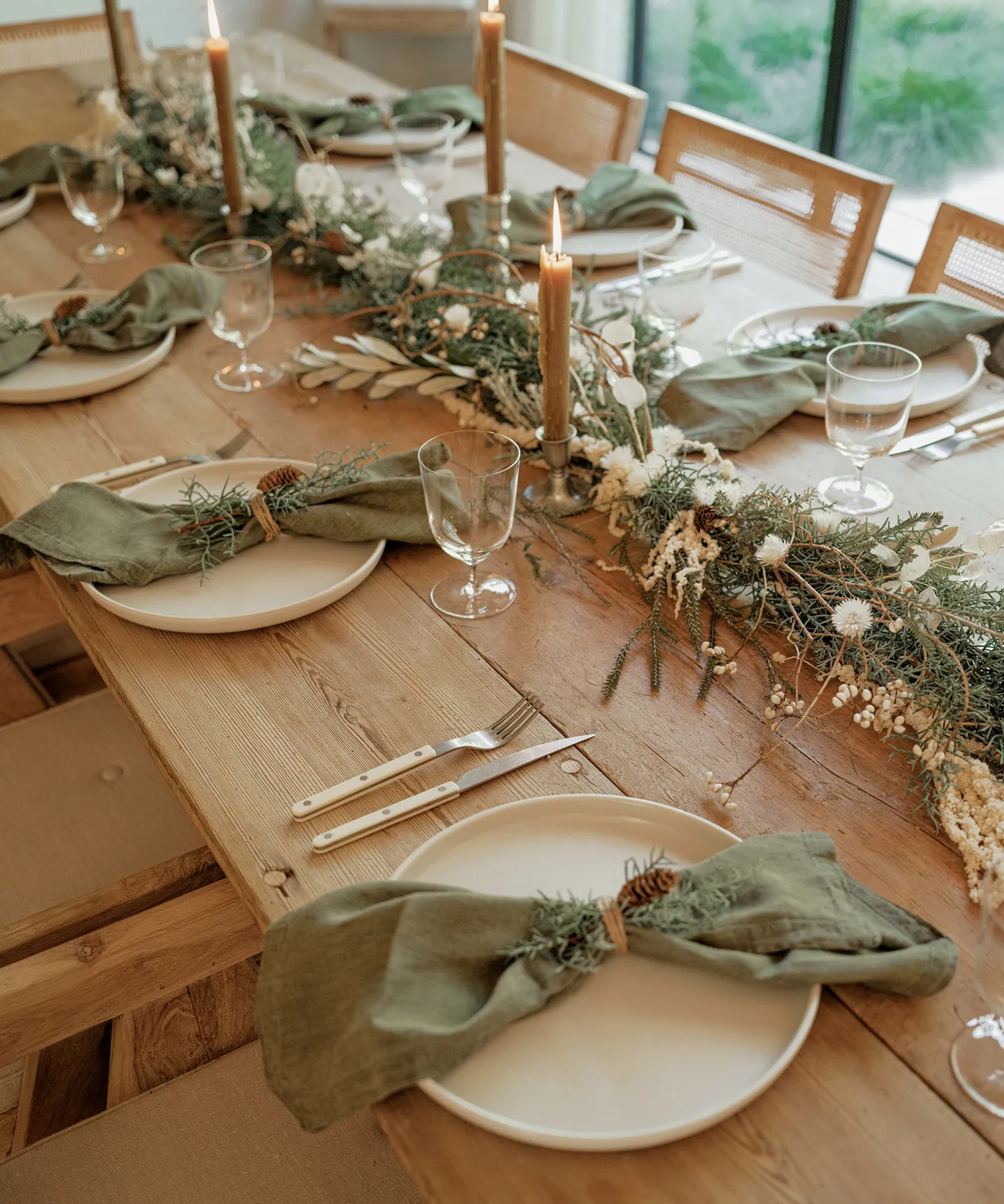 Christmas Table Decor You Need For Elevated Entertaining | Jenni Kayne