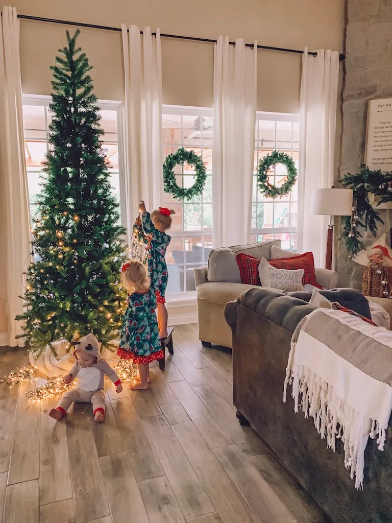 Christmas Tree Decorating Tips to Decorate Like a Pro -