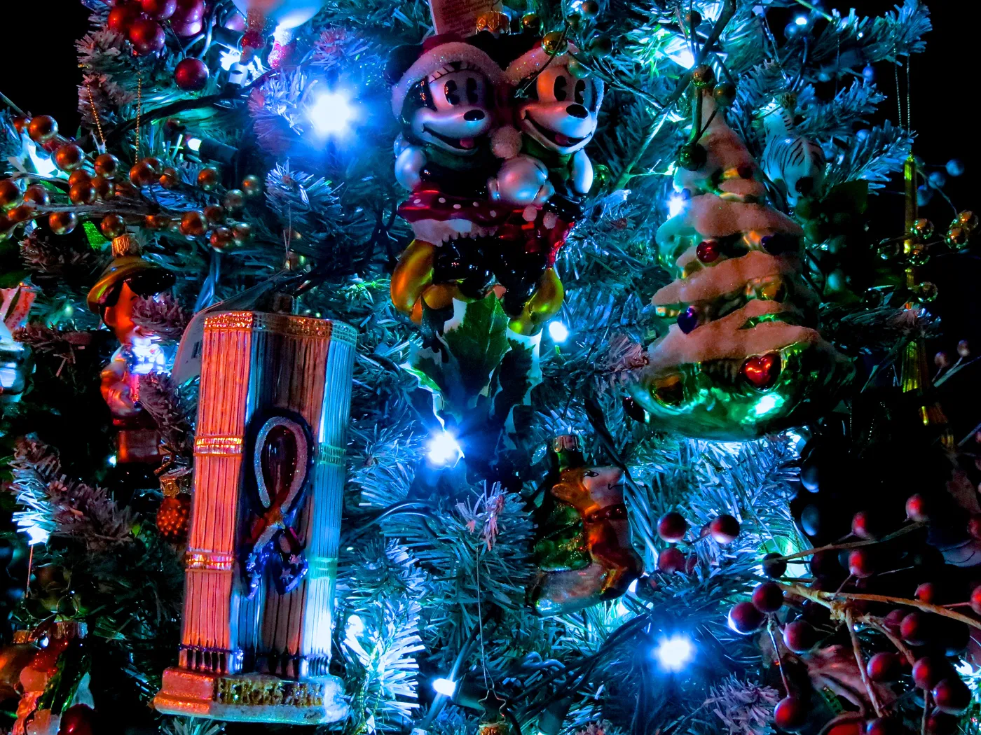 Christmas tree – How Do You Measure 525600 Minutes?