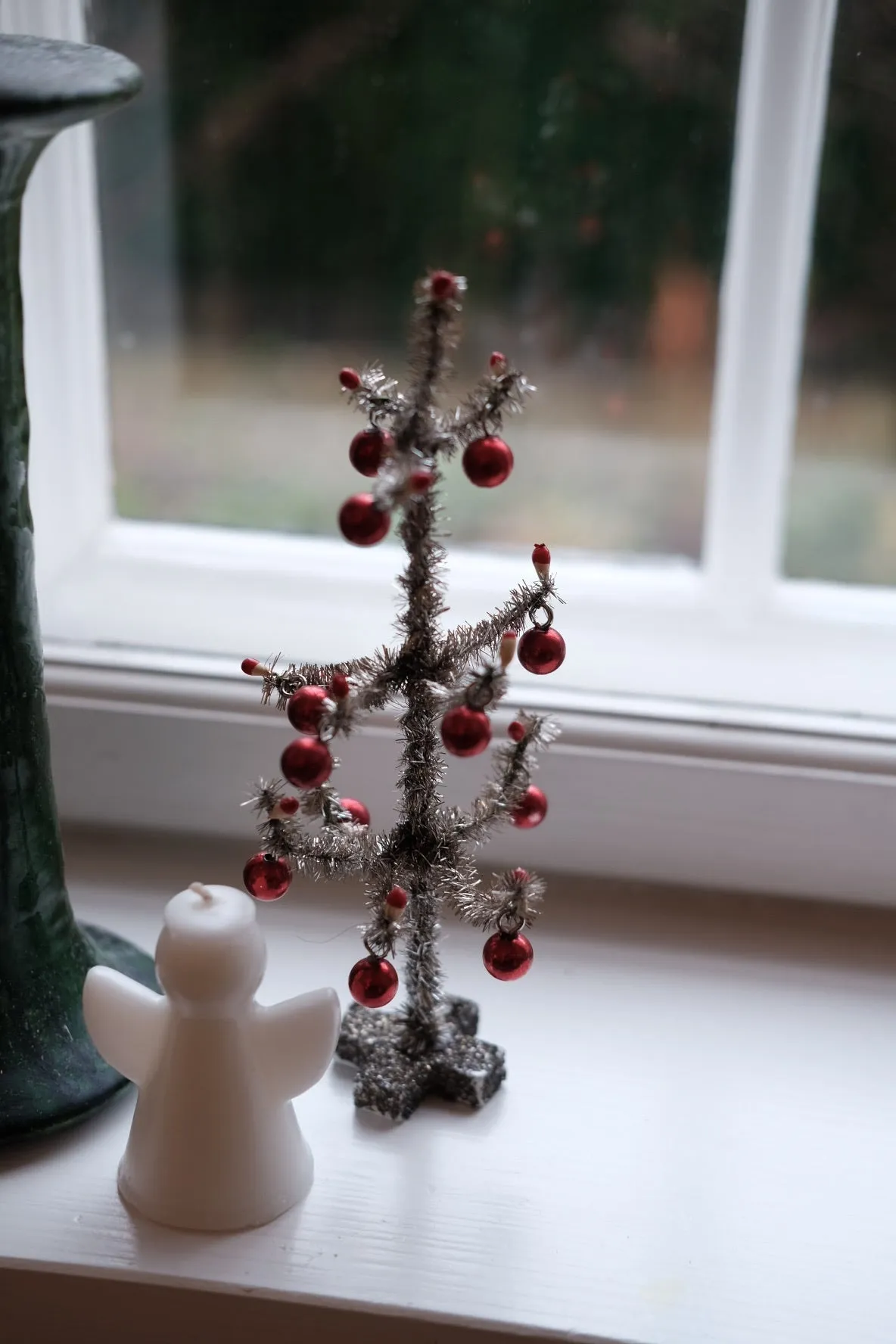 Christmas Tree • Silver Sparkle • Balls – DORA