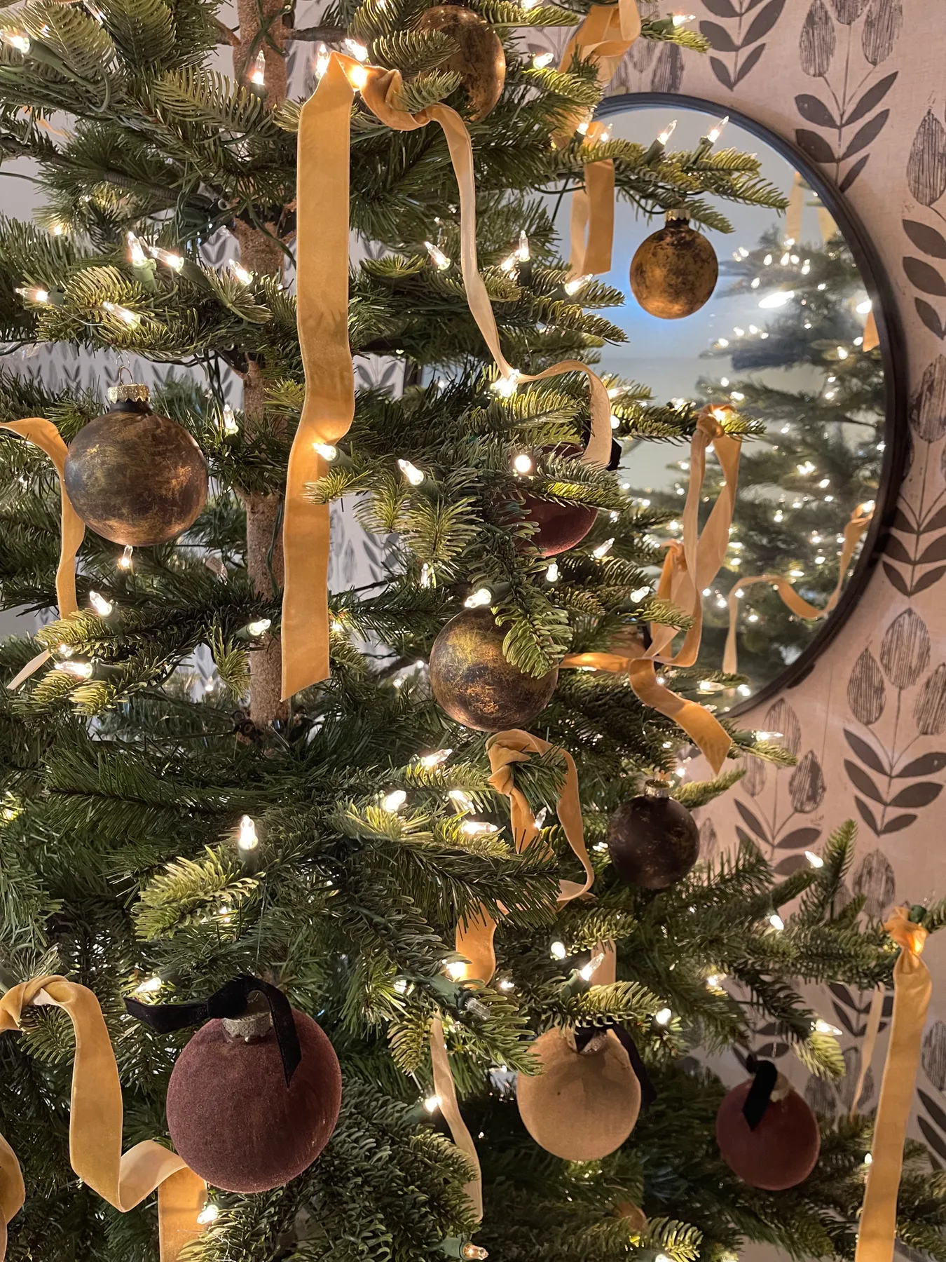 Christmas Tree With Brown Velvet Ornaments How To Make Beautiful Velvet  Christmas Ornaments Hip Humble Style