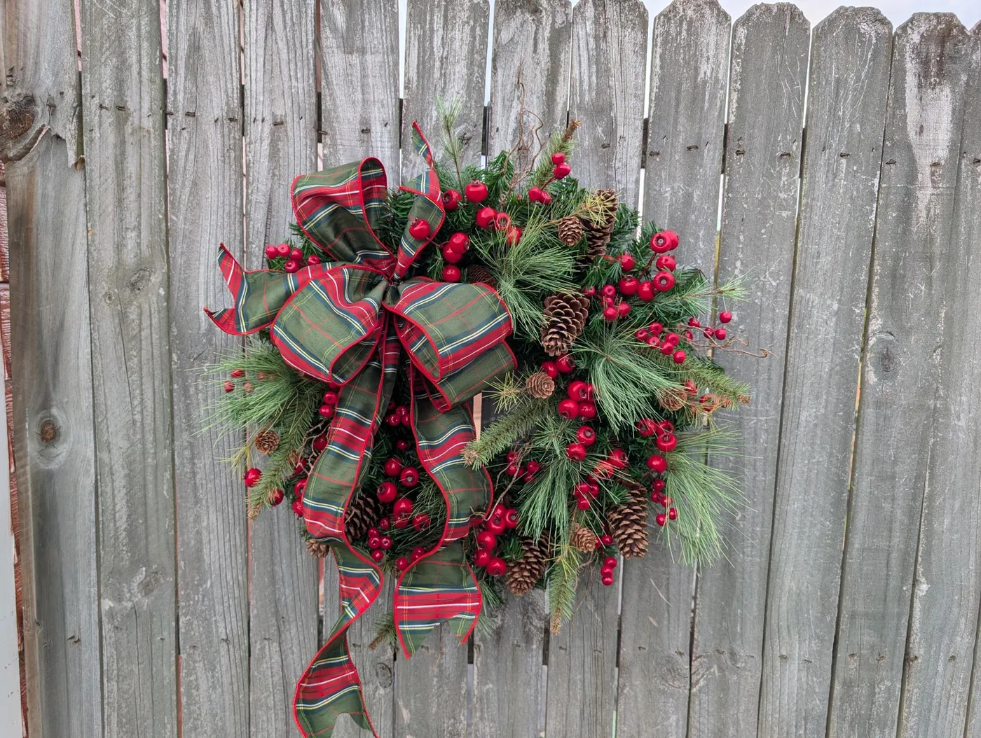 Christmas Wreath, Plaid Holiday Wreath, Elegant Plaid Natural Christmas wreath Red Berry Evergreen Wreath, Berries, Christmas Wreath 460*