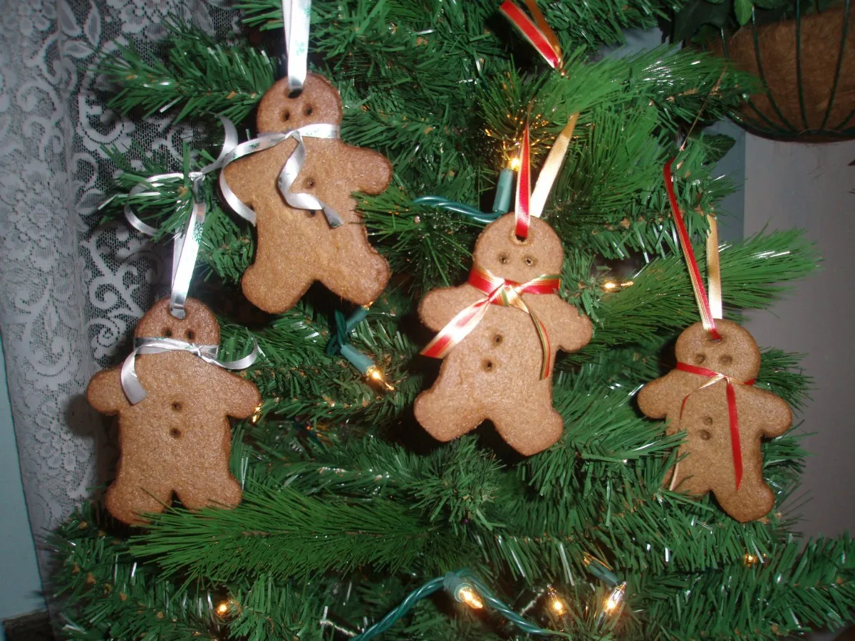Cinnamon Applesauce Gingerbread Men Ornaments | My Frugal Christmas