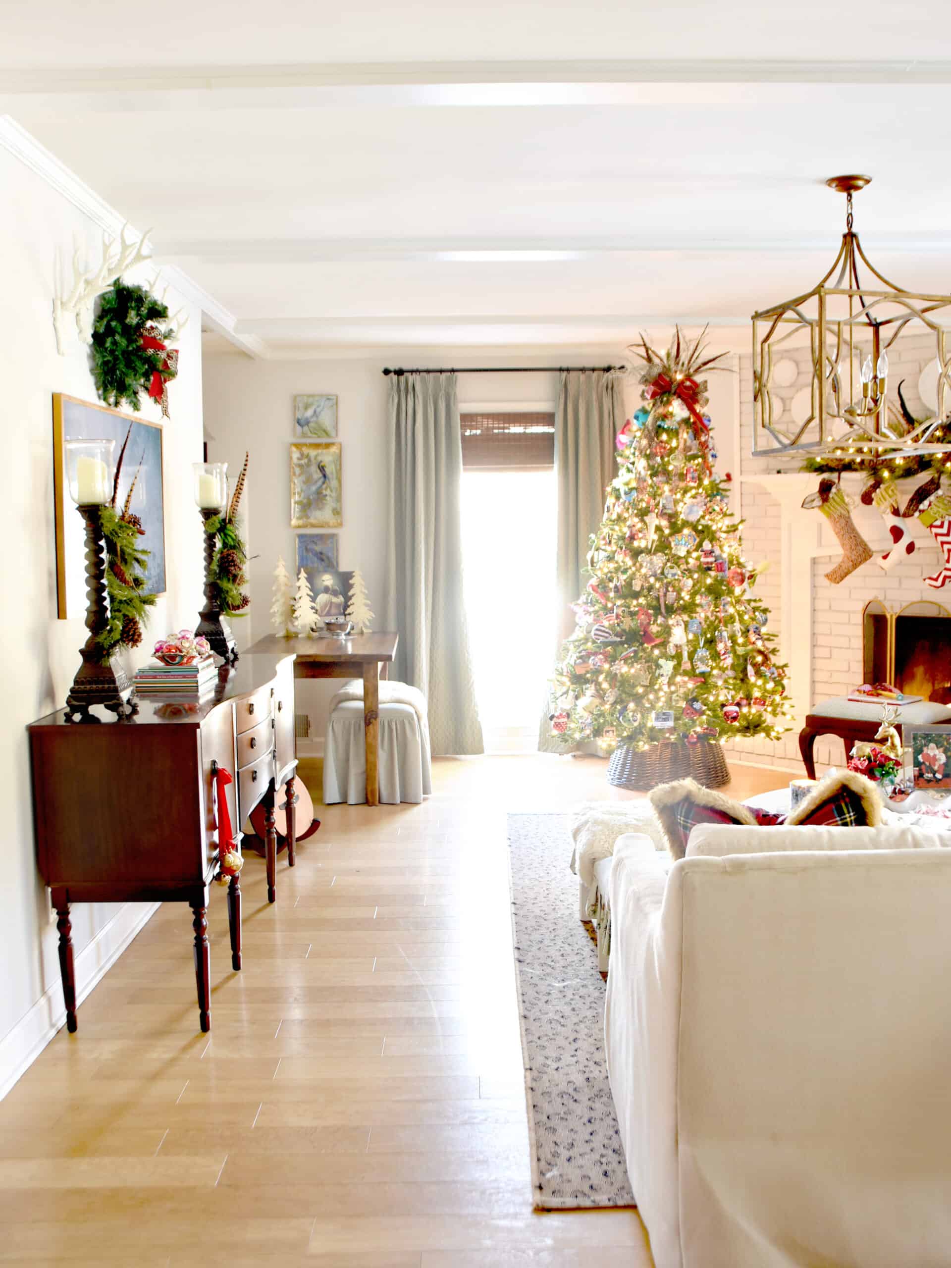 Classic Christmas Home Tour 2021 {Den + Powder Room} – Dixie Delights