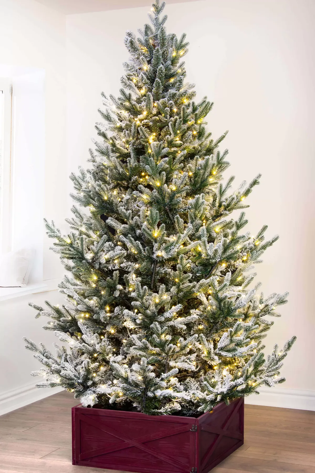 Clearance Christmas Tree World The 9Ft Pre-Lit Frosted Ultra Mountain Pine  « Center Christmas Tree