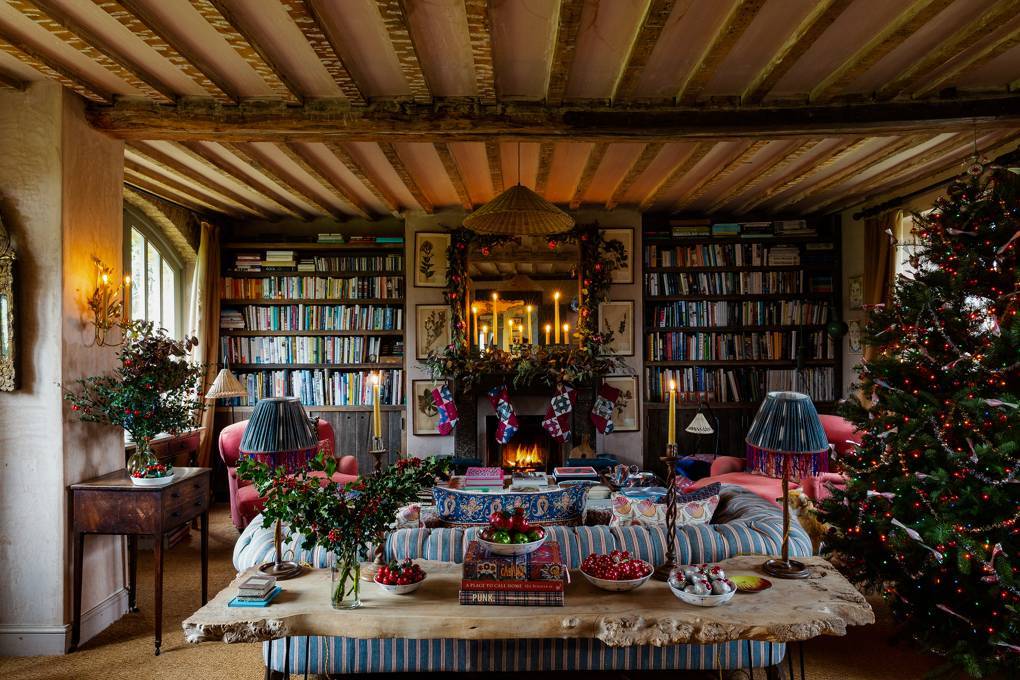 cozy english christmas cottage - Daily Dream Decor