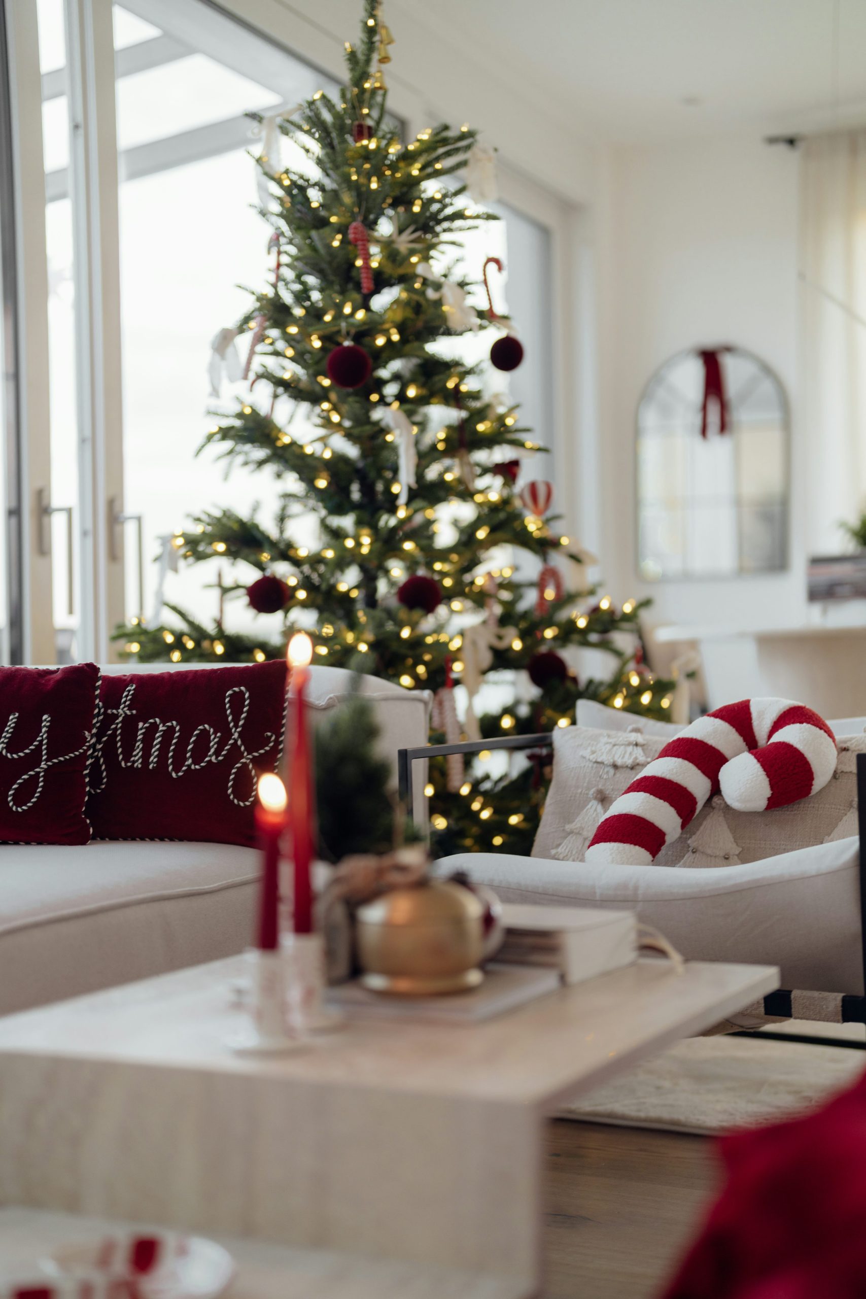 Cozy living room decorated for christmas with a tree - Free Photo on  Unsplash