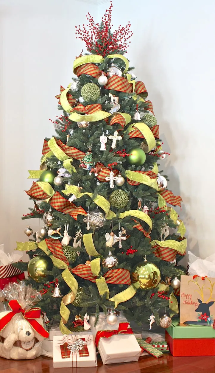 Creative Christmas Decorating Projects and a Few Tricks