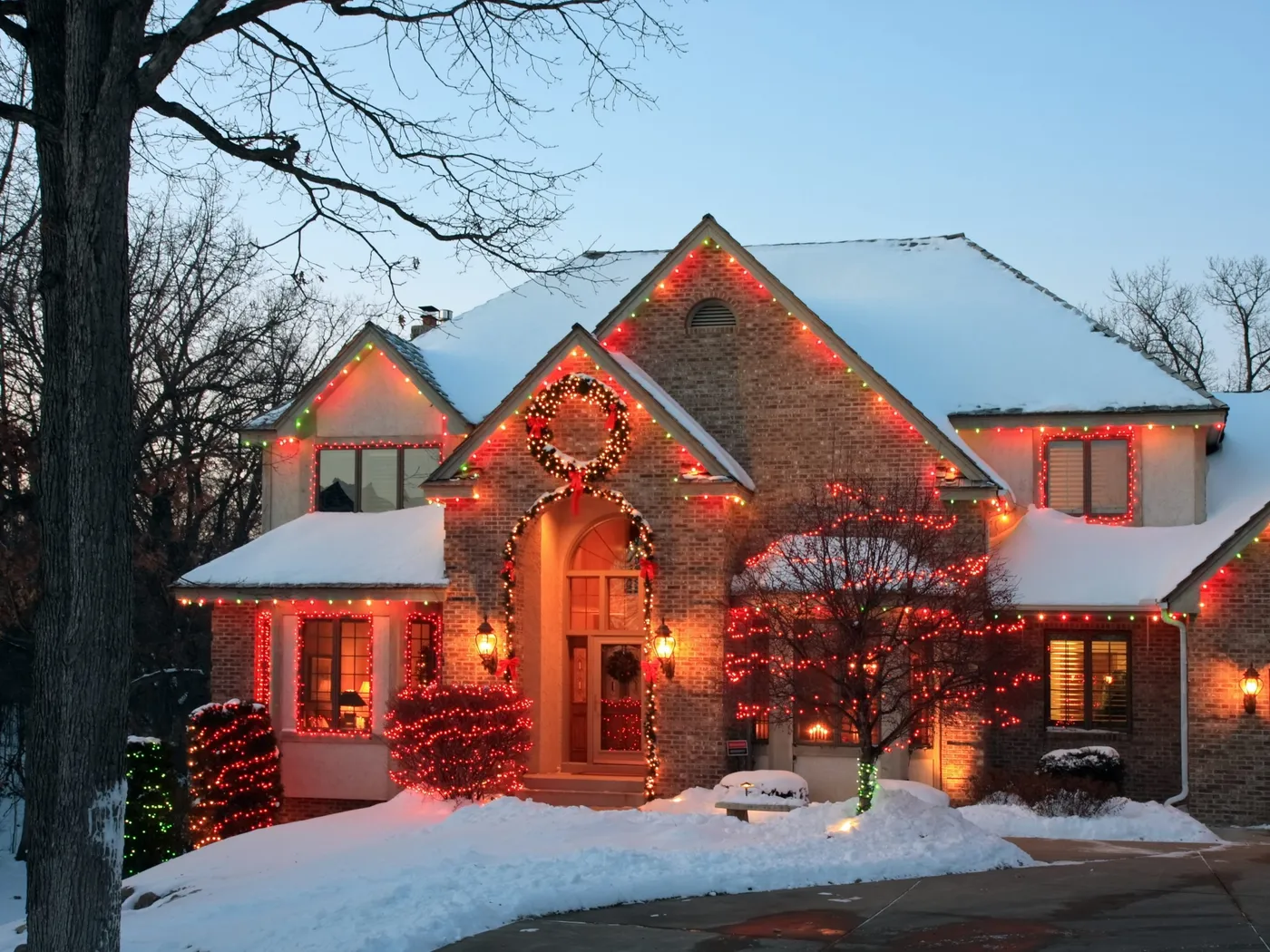Creative Outdoor Christmas Light Installation Ideas for Twin Cities Homes
