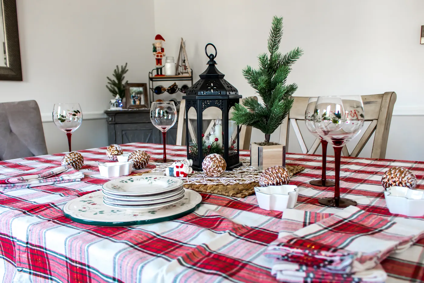 Decorating the Dining Room for the Holidays with Boscov's