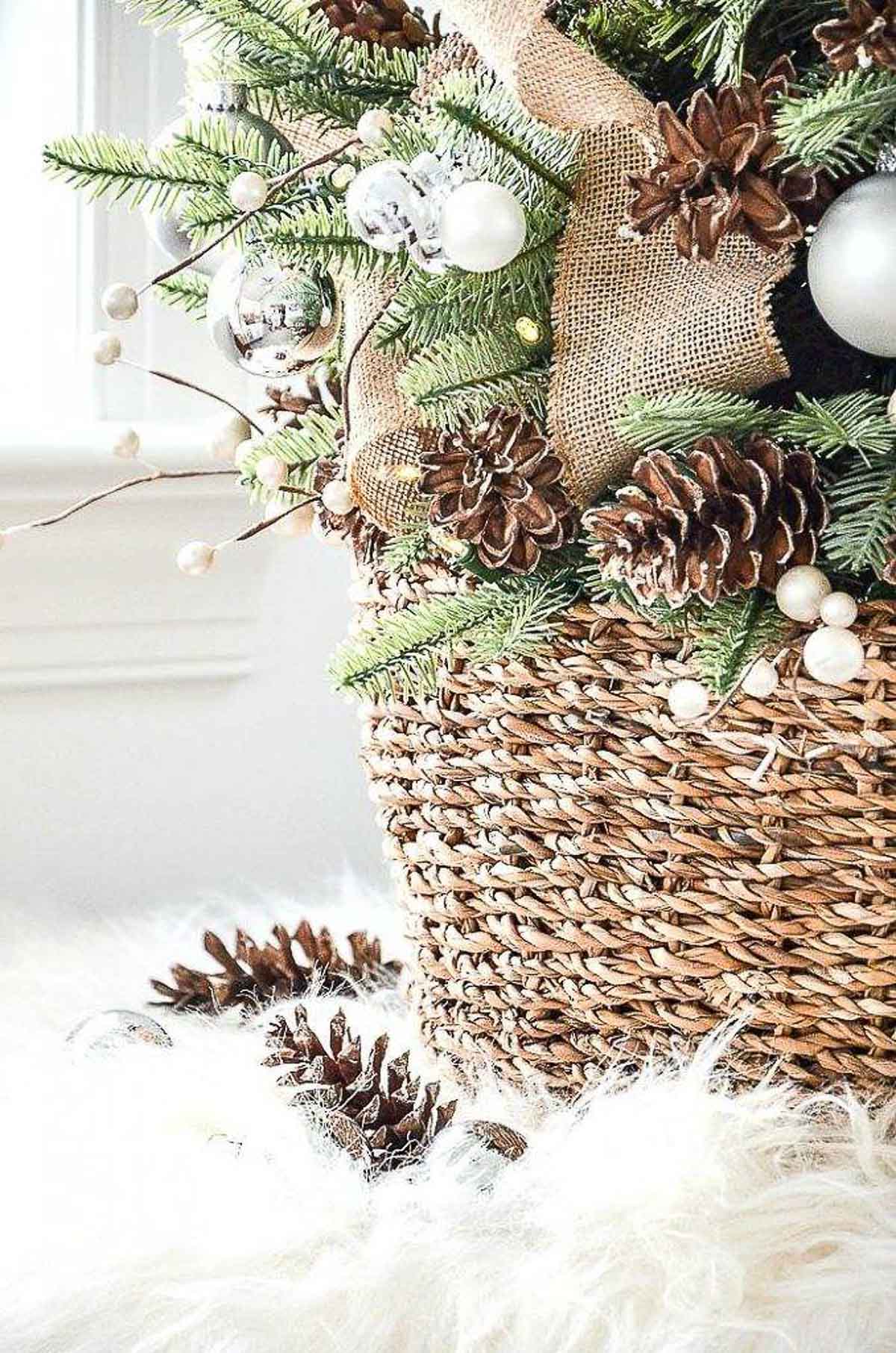 Decorating With Pinecones At Christmas: The Festive Ultimate Guide -  StoneGable