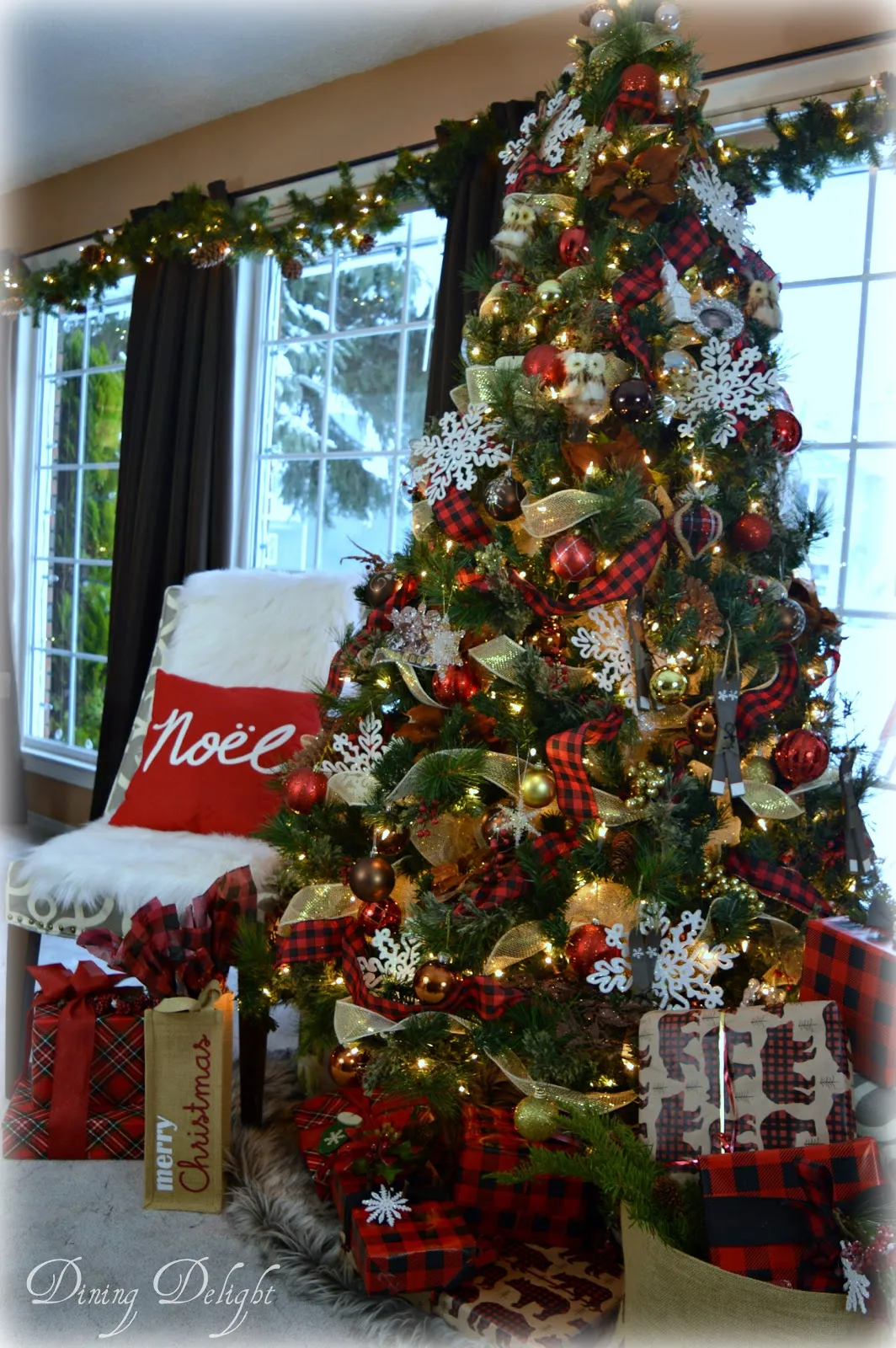 Dining Delight: Buffalo Check & Snowflakes Christmas Tree