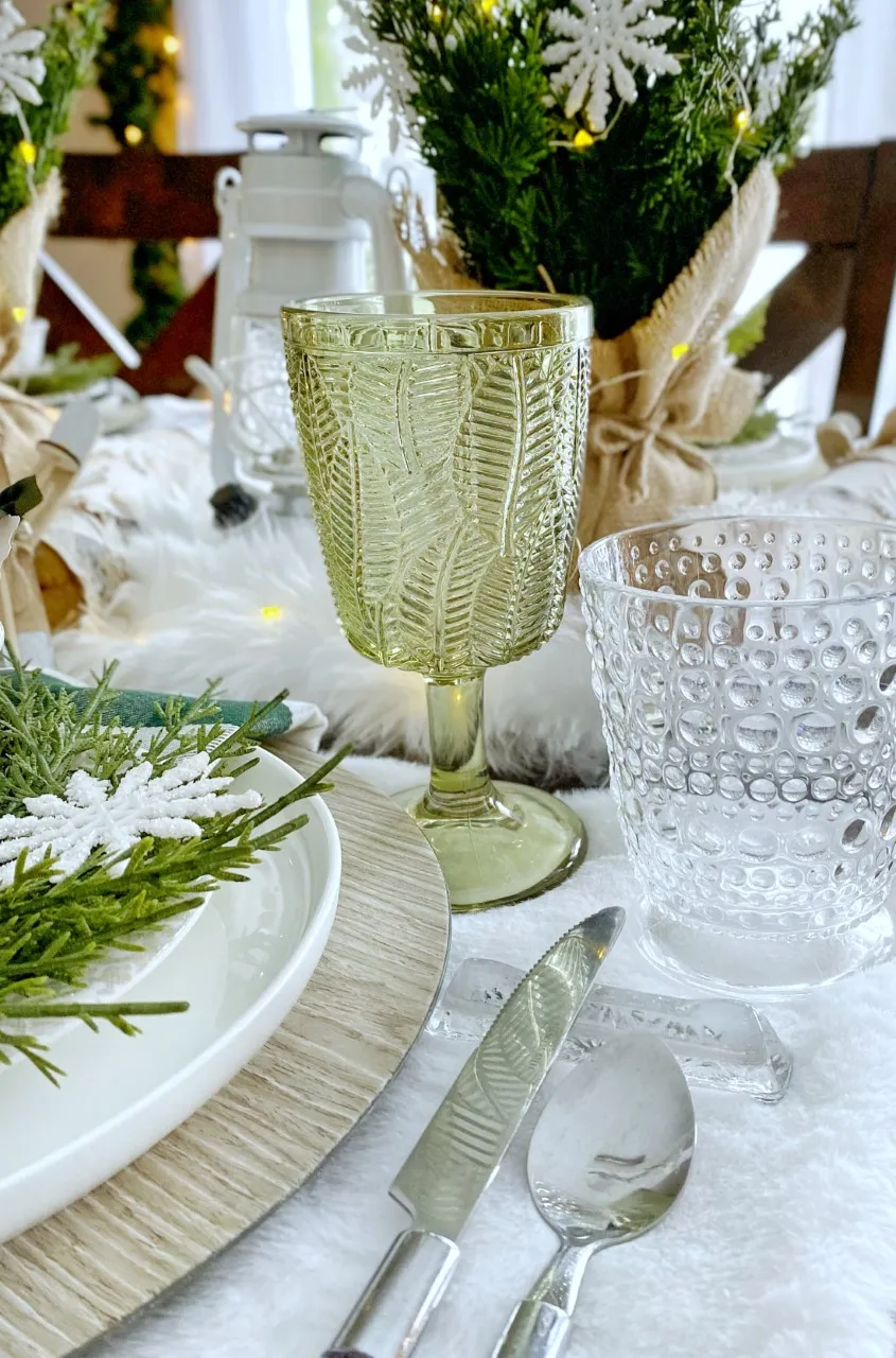 Dining Delight: Post Christmas Winter Tablescape