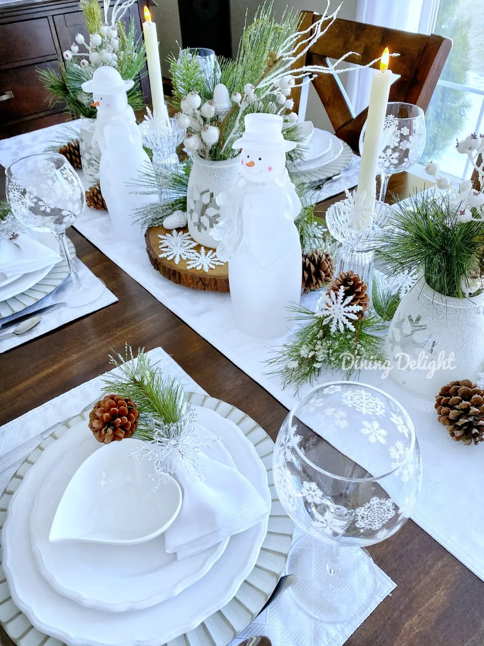 Dining Delight: Winter Whites and Frosty Greens Tablescape