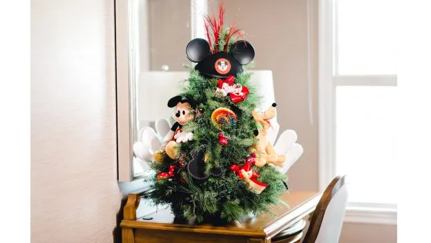 Disney Floral & Gifts Reveals Christmas-themed In-Room Deliveries for Your Resort Stay - MickeyBlog.com