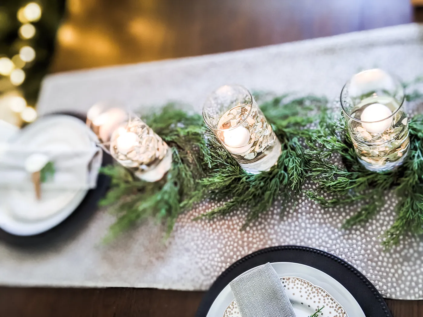 DIY Christmas Table Setting and Centerpiece • Ugly Duckling House