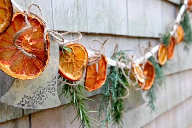 DIY Orange Garland | How to Make a Holiday Citrus Garland | HGTV