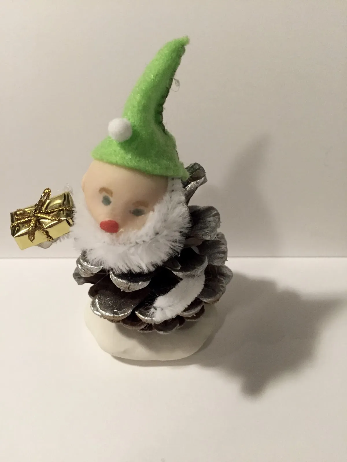 Doodlebug Dabblings: pinecone elves